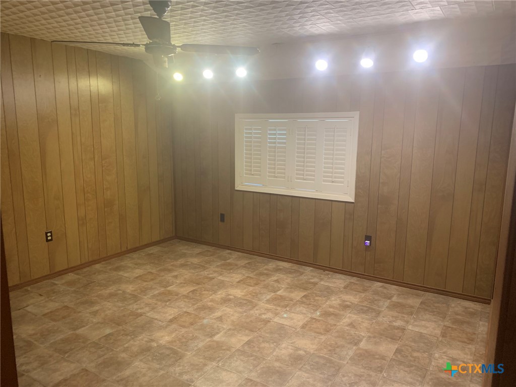 10704 State Highway 185 Property Photo 18