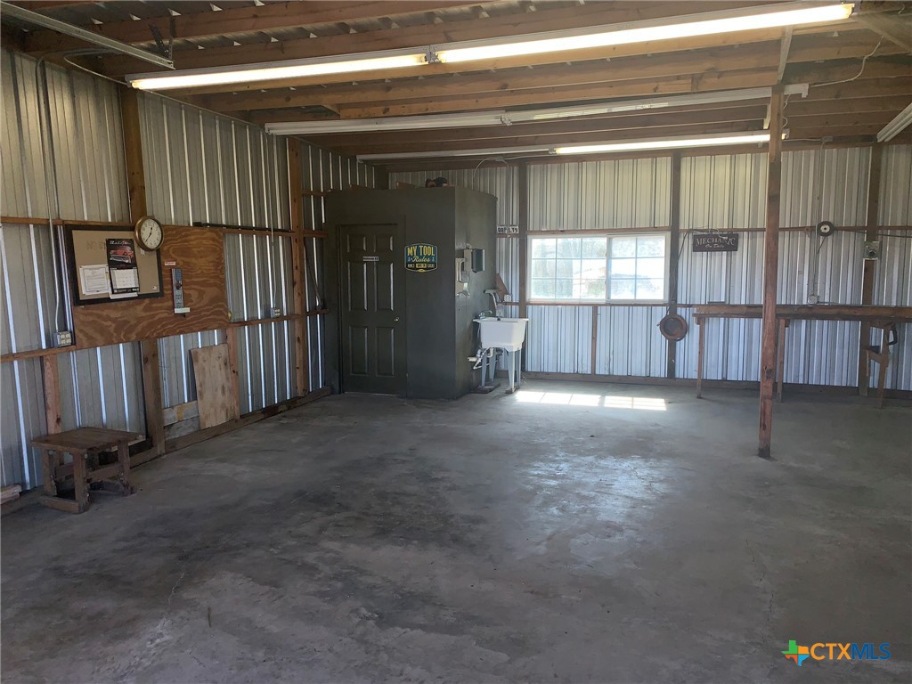 10704 State Highway 185 Property Photo 23