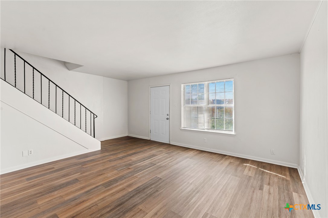 218 E Victory Avenue Property Photo 3