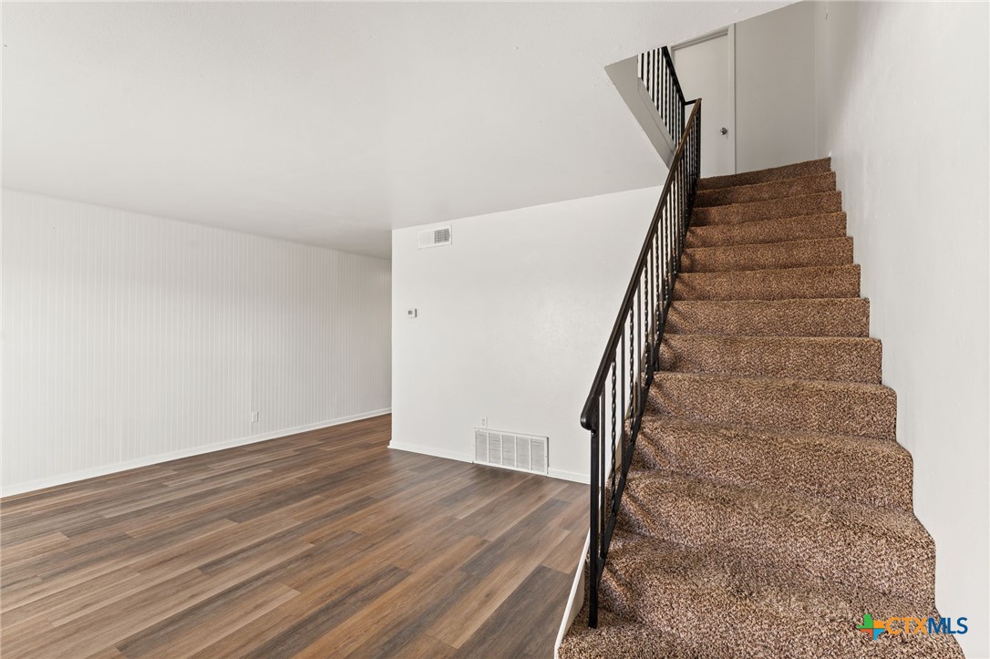 218 E Victory Avenue Property Photo 4