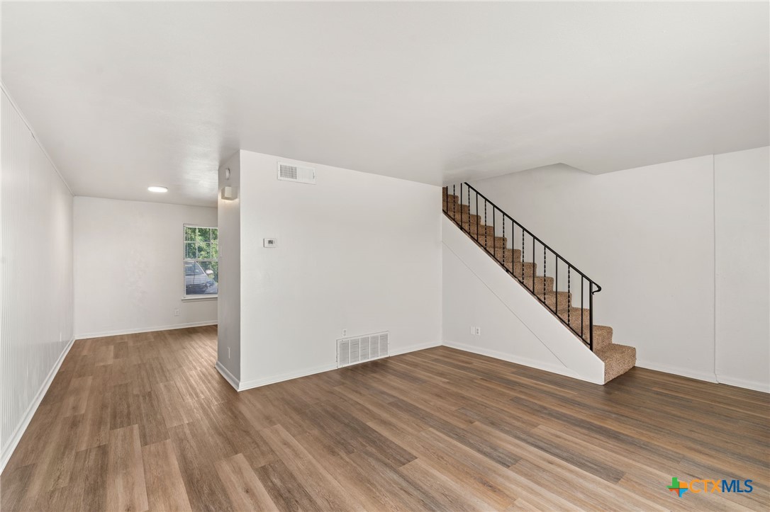 218 E Victory Avenue Property Photo 5