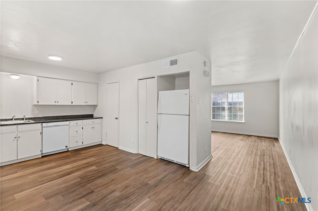 218 E Victory Avenue Property Photo 6