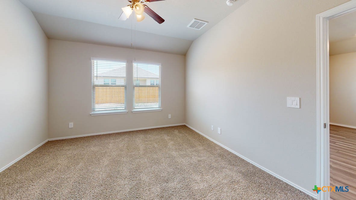 596 Hector Loop Property Photo 9