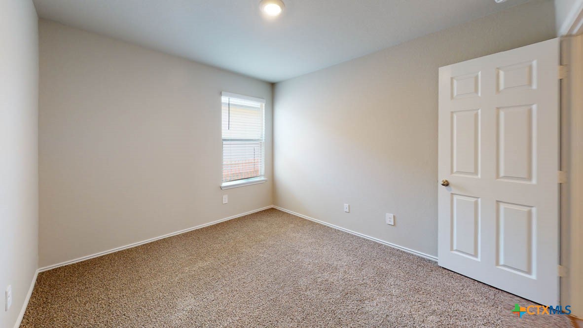 596 Hector Loop Property Photo 11