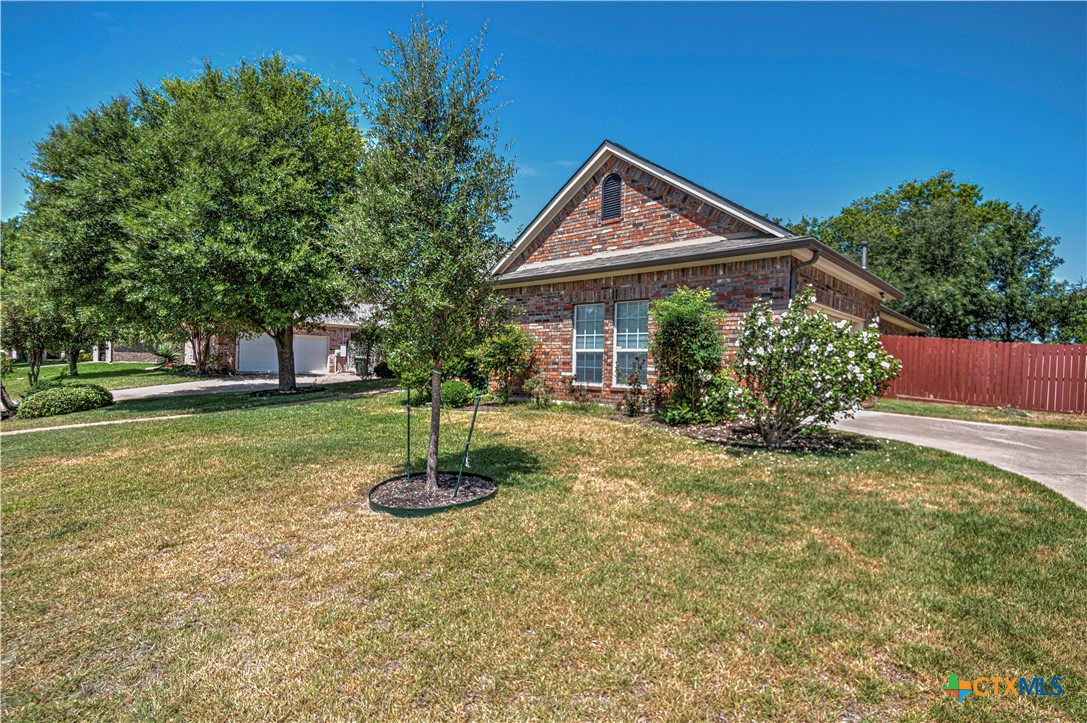 5920 Fawn Meadows Drive Property Photo 2