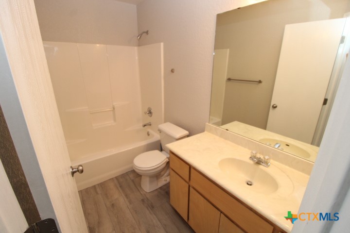 2704 Edgefield Street Property Photo 13