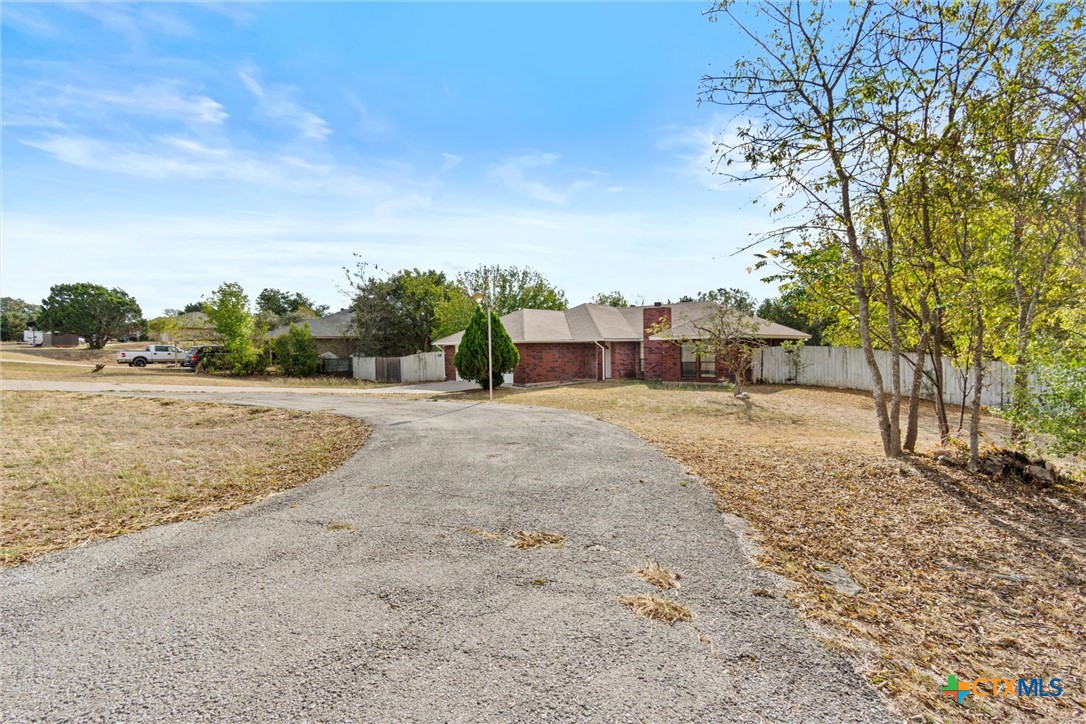 180 County Road 4933 Property Photo 3