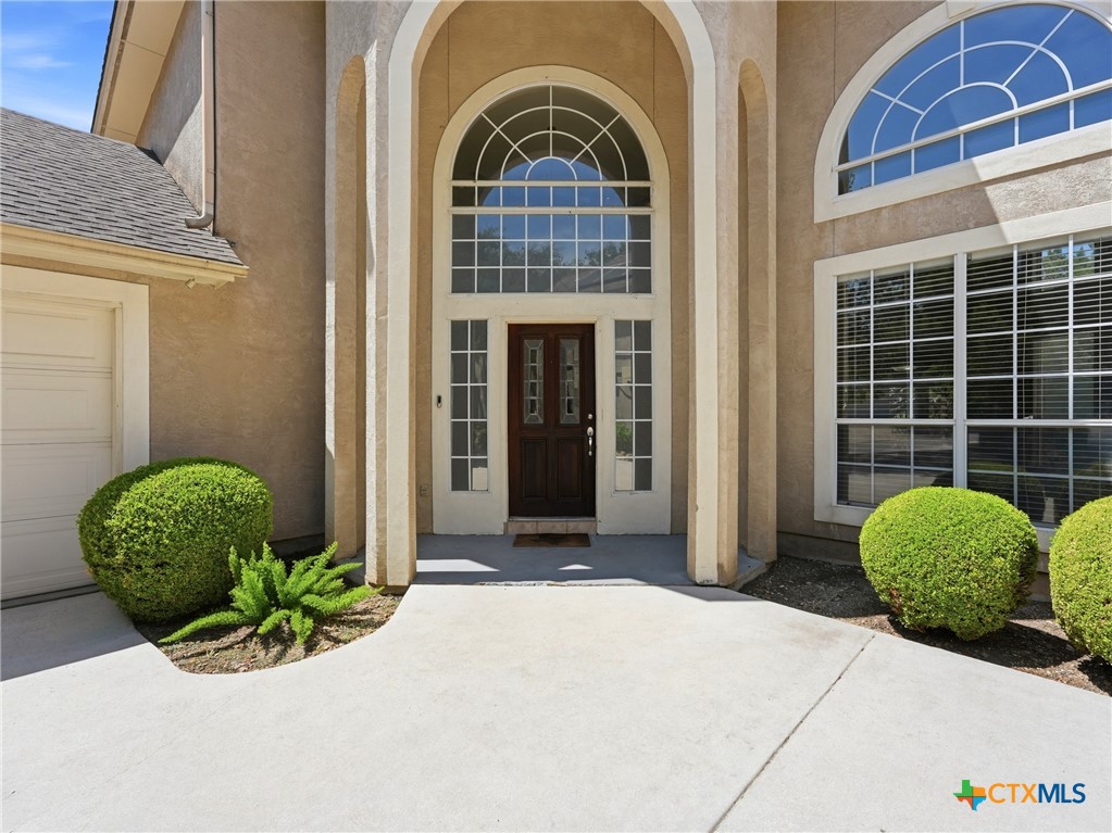 33 Greens Cliff Property Photo 3