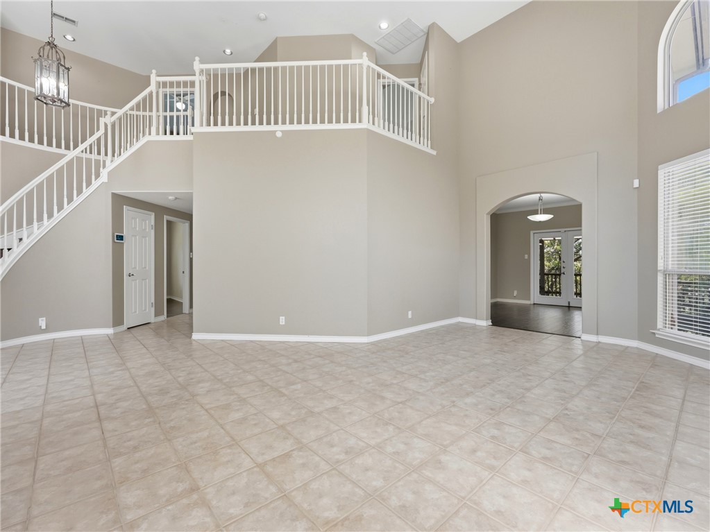 33 Greens Cliff Property Photo 7