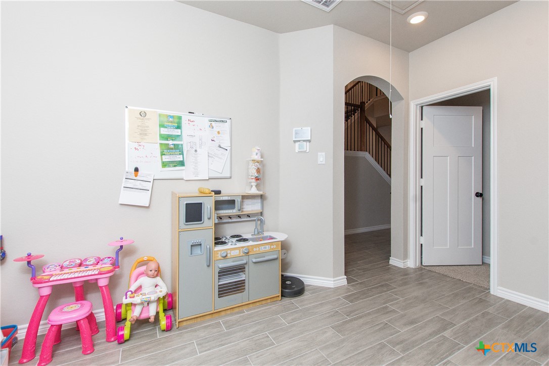 1756 Meadow Crest Drive Property Photo 10