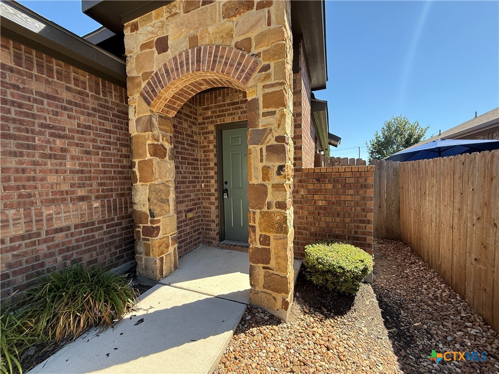 554 Creekside Circle Property Photo 1