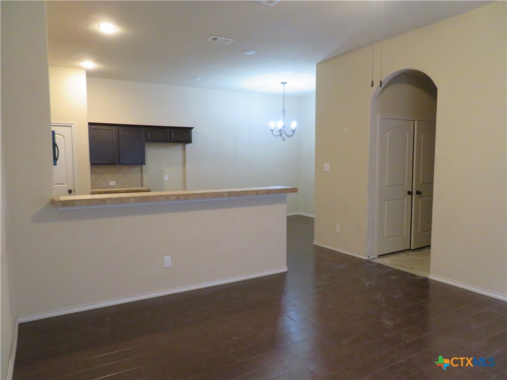 554 Creekside Circle Property Photo 2