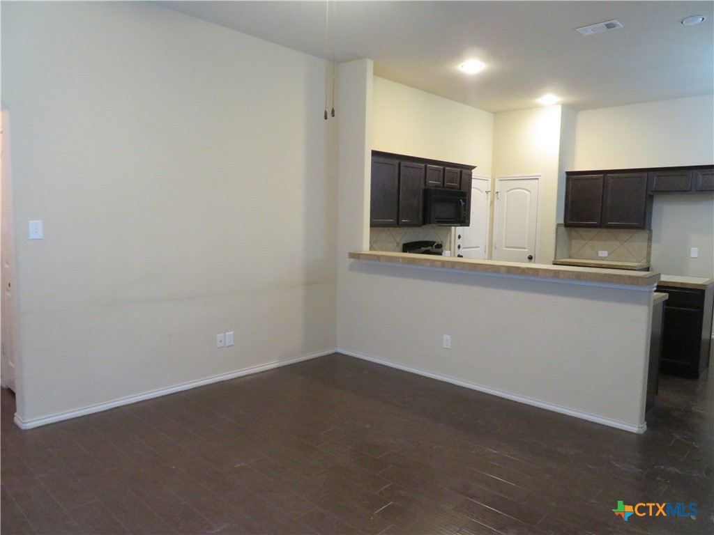 554 Creekside Circle Property Photo 3