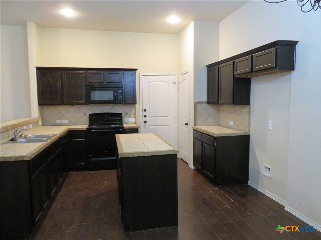 554 Creekside Circle Property Photo 4