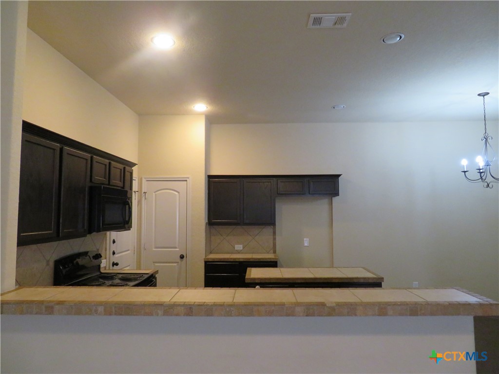 554 Creekside Circle Property Photo 9
