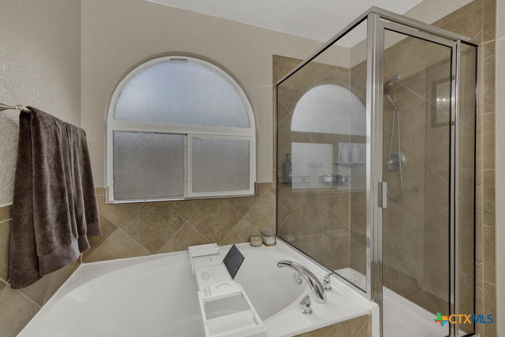716 Hollow Ridge Property Photo 8