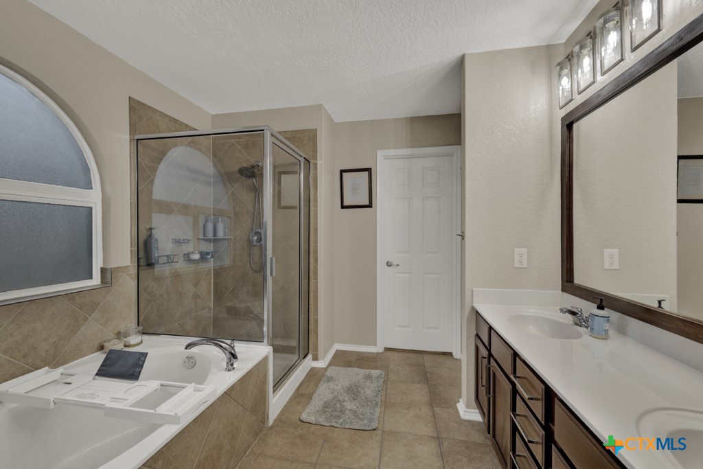 716 Hollow Ridge Property Photo 9
