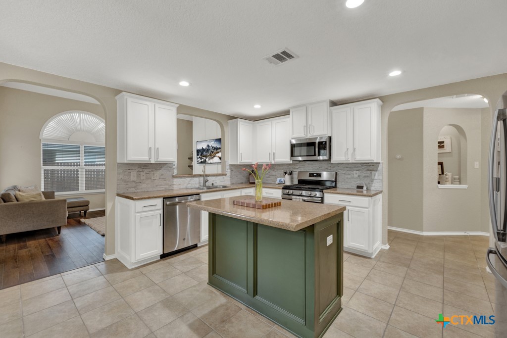 716 Hollow Ridge Property Photo 16