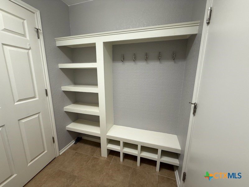 716 Hollow Ridge Property Photo 19