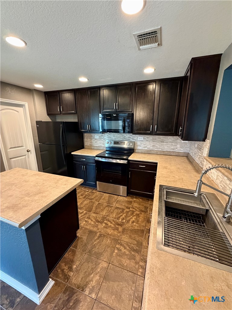1484 Astor Creek Property Photo 4