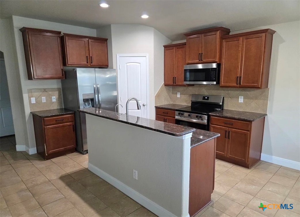 5202 Dauphin Drive Property Photo 4