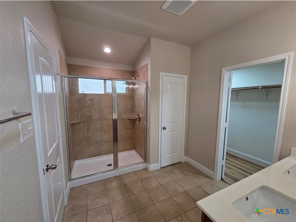 5202 Dauphin Drive Property Photo 6