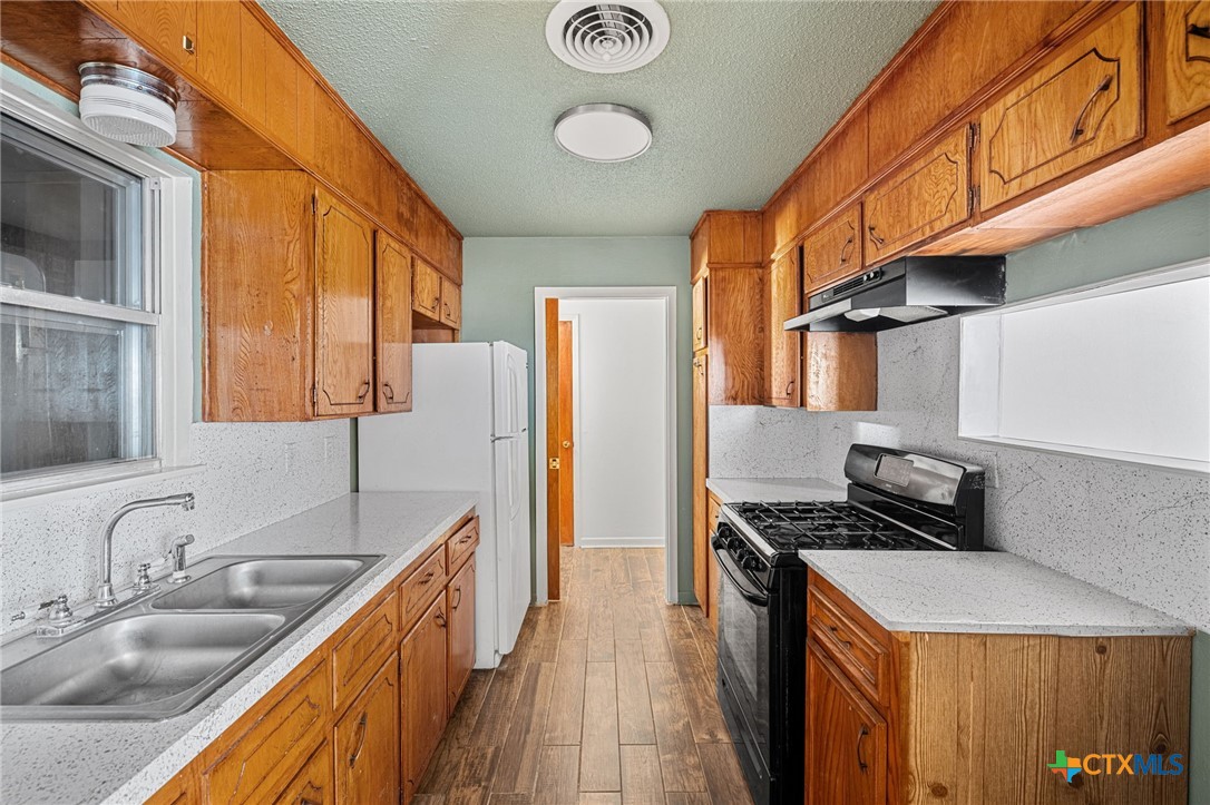1511 Meadow Drive Property Photo 4