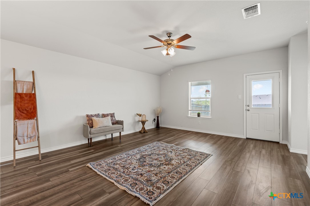 1940 Rosson Street Property Photo 6