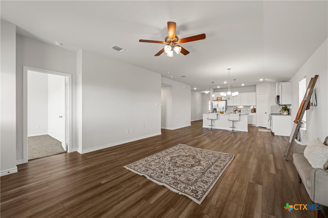 1940 Rosson Street Property Photo 8