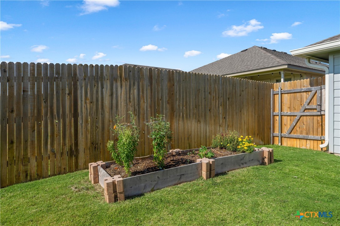 1940 Rosson Street Property Photo 31