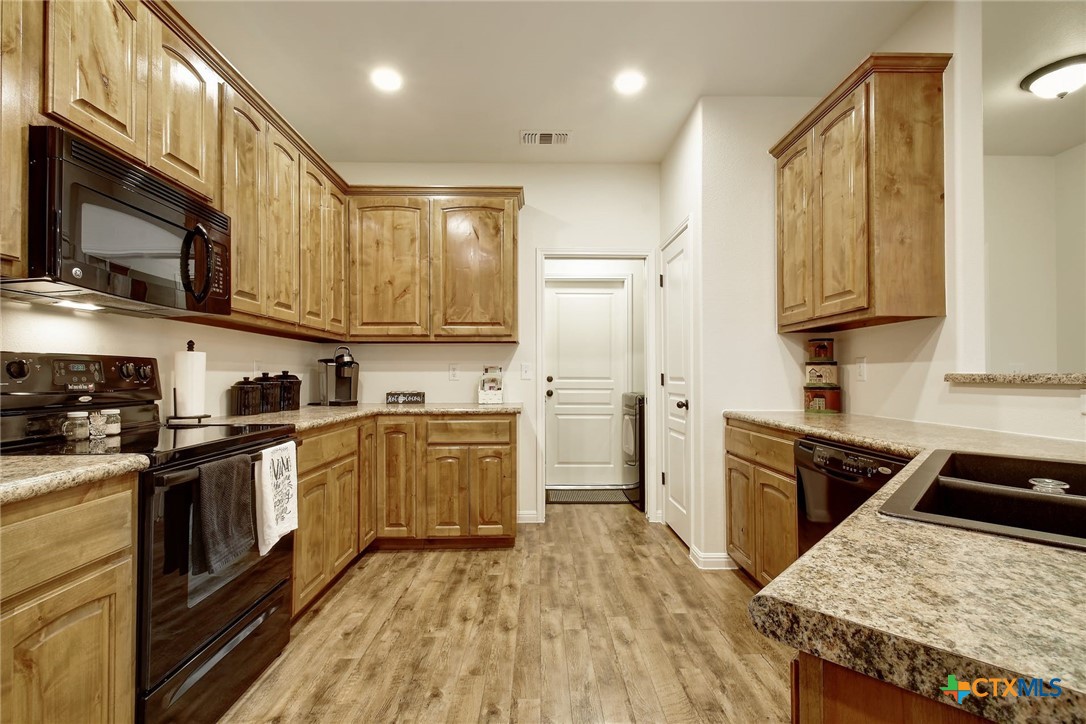 2251 Hazelwood Property Photo 6