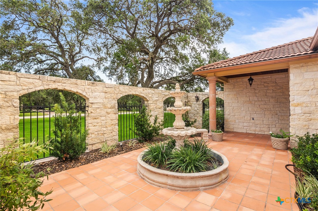 166 Post Oak Bend Property Photo 4