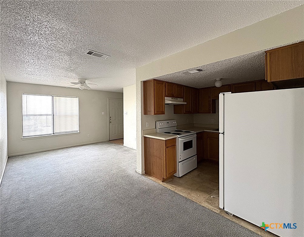 1307 Monroe Loop Loop D Property Photo 3