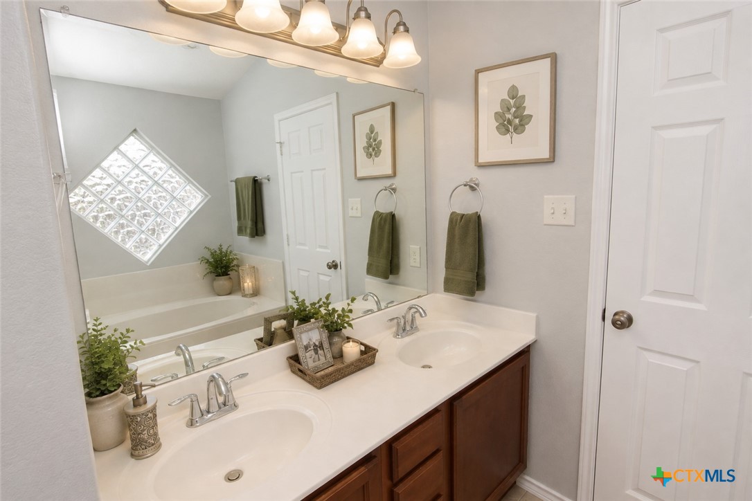 5401 Golden Gate Drive Property Photo 11