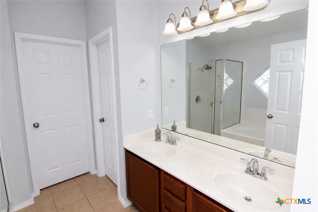 5401 Golden Gate Drive Property Photo 12