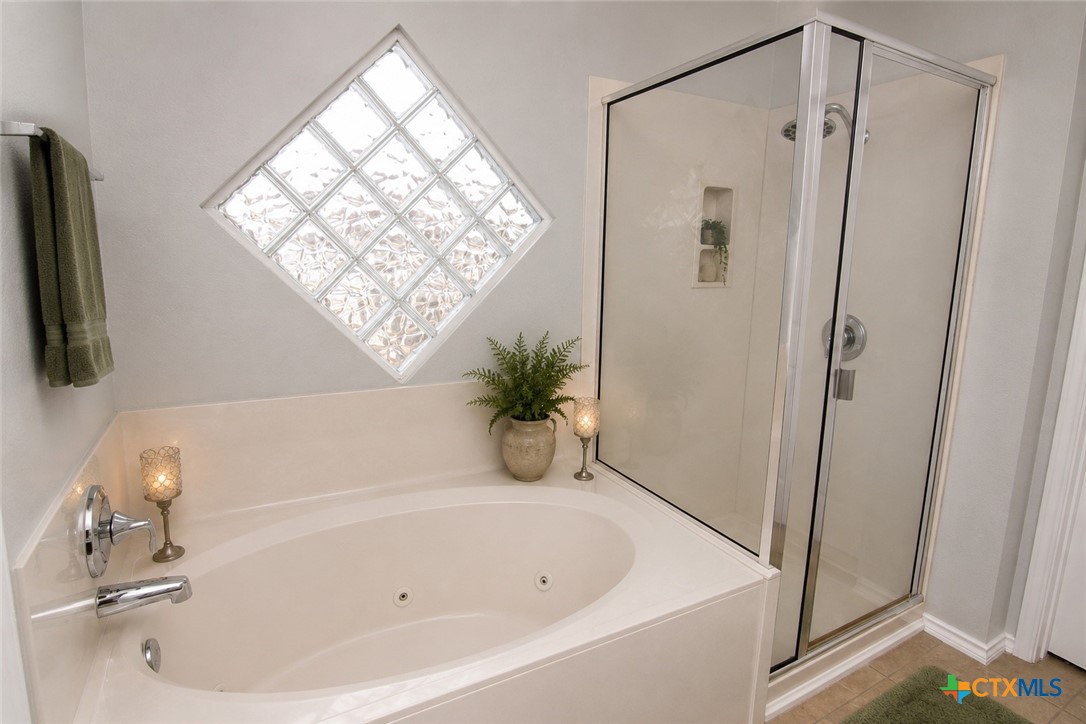 5401 Golden Gate Drive Property Photo 13