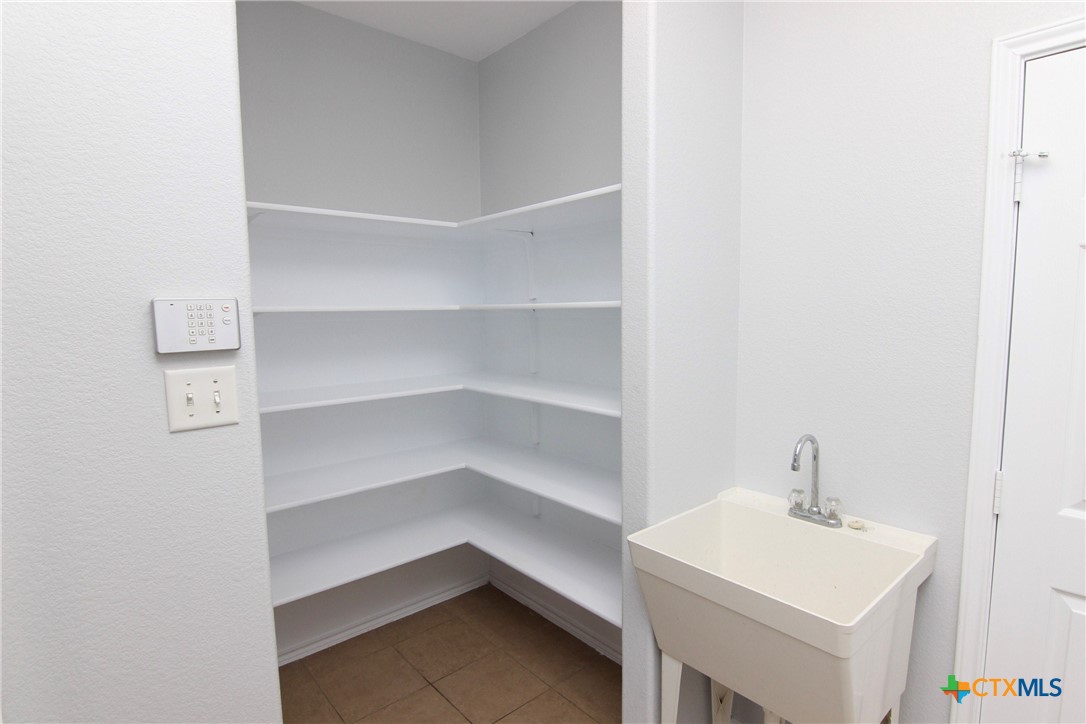 5401 Golden Gate Drive Property Photo 26