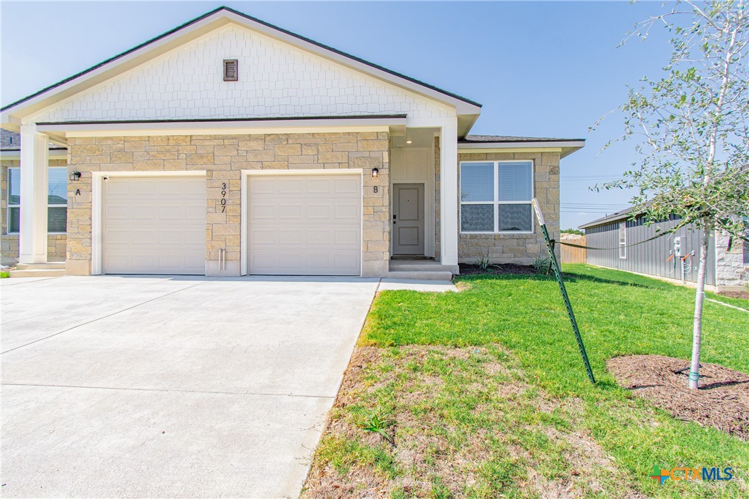 3907 American Elm Drive B Property Photo 2