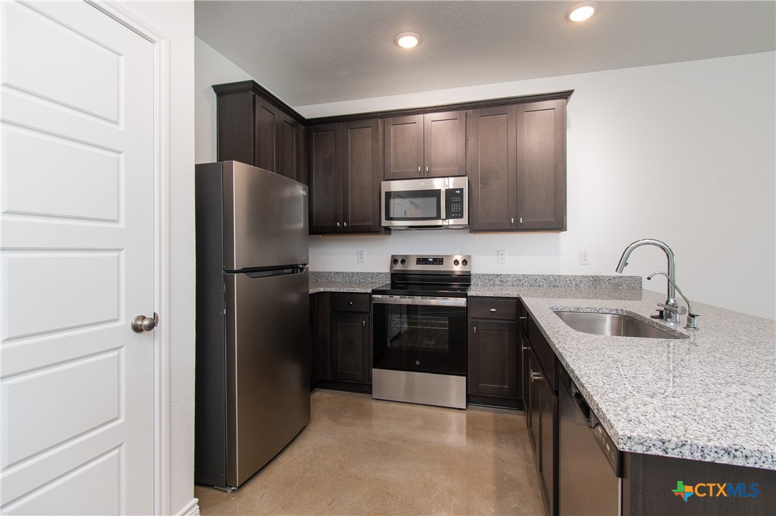 3907 American Elm Drive B Property Photo 4