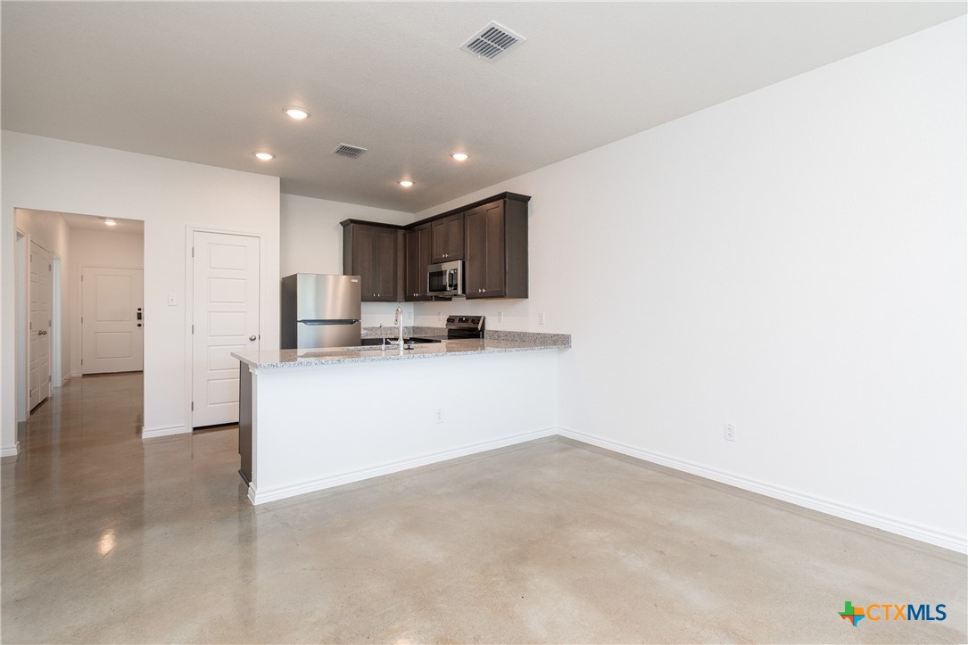 3907 American Elm Drive B Property Photo 6