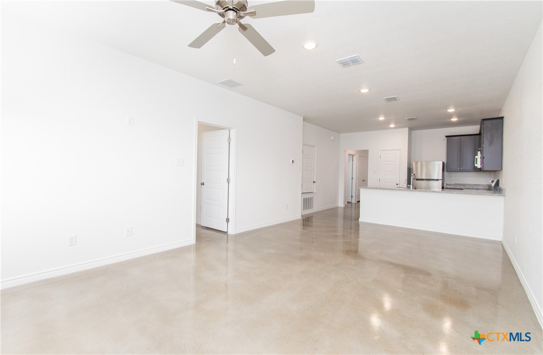 3907 American Elm Drive B Property Photo 7