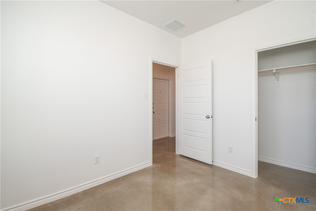 3907 American Elm Drive B Property Photo 8