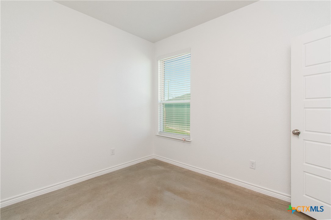 3907 American Elm Drive B Property Photo 11