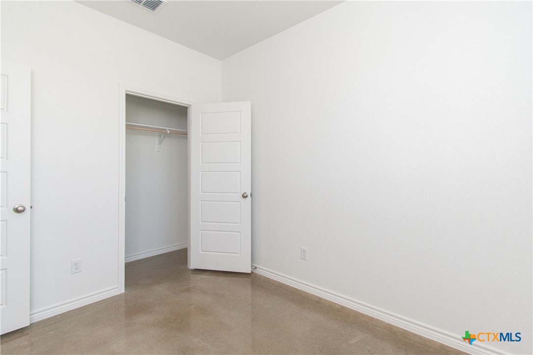 3907 American Elm Drive B Property Photo 12