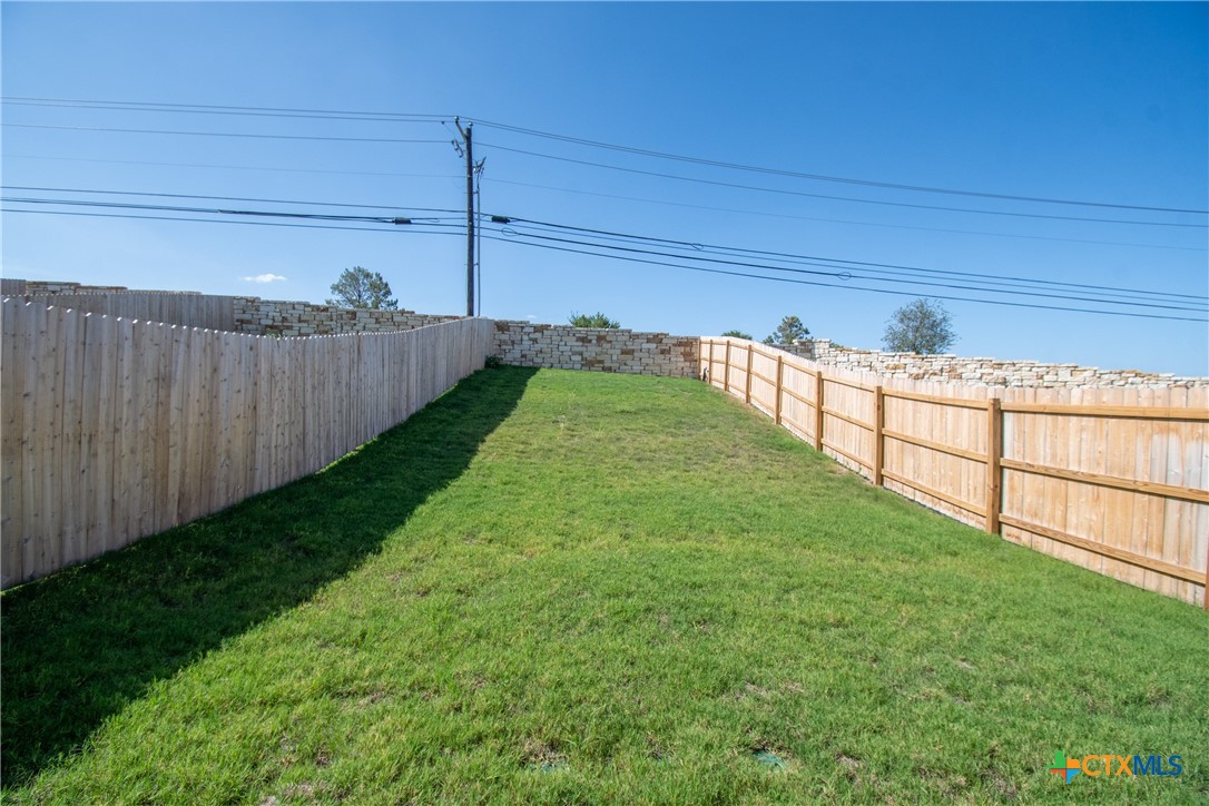 3907 American Elm Drive B Property Photo 20