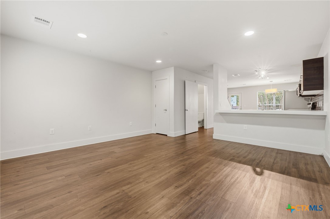 1101 Grove Boulevard 708 Property Photo 5
