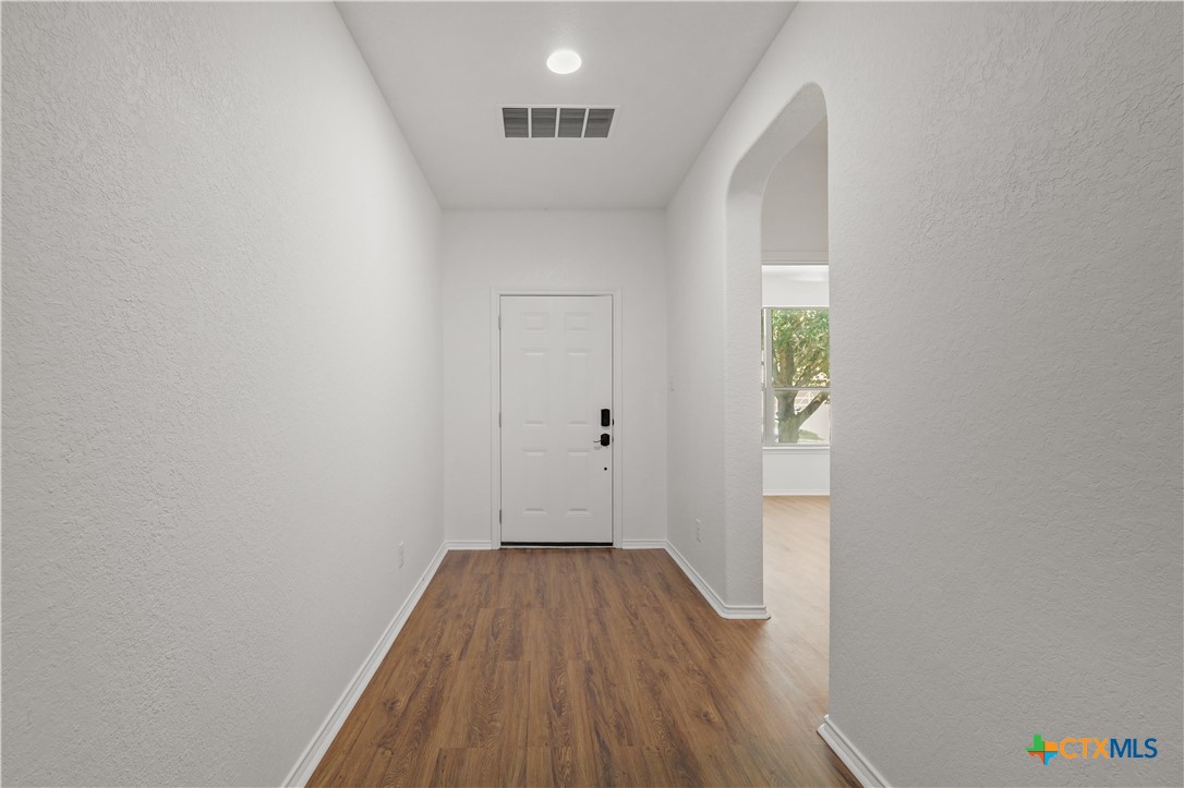 1464 Jordan Crossing Property Photo 4