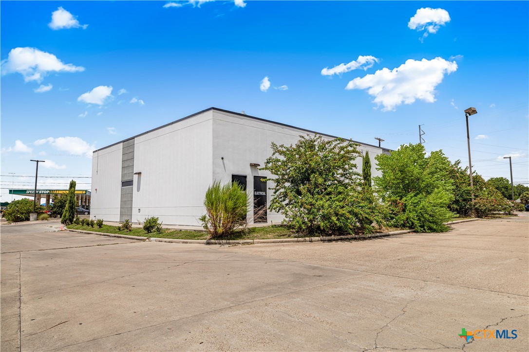 2101 Houston Highway Property Photo 4
