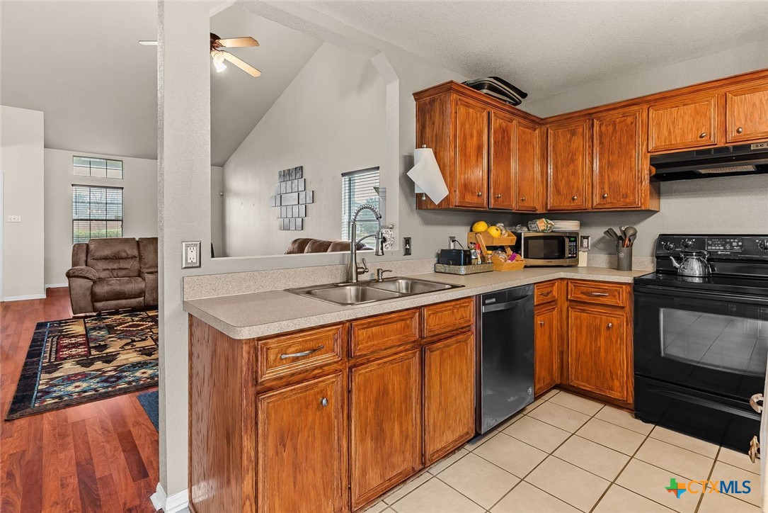 2500 Waterfall Drive Property Photo 7