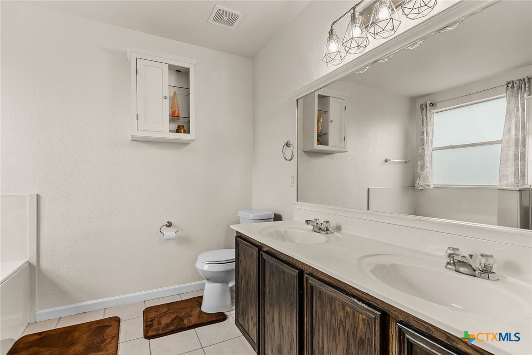 2500 Waterfall Drive Property Photo 12